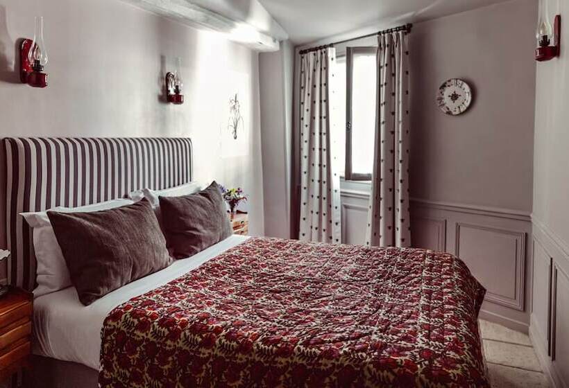 اتاق اجرایی, Maison Saintonge