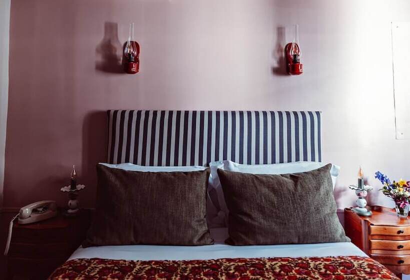 اتاق اجرایی, Maison Saintonge