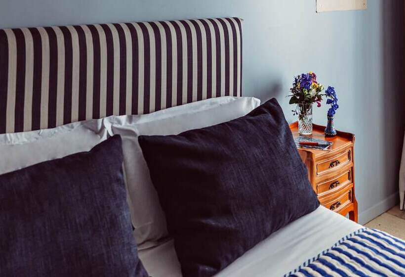 اتاق اجرایی, Maison Saintonge