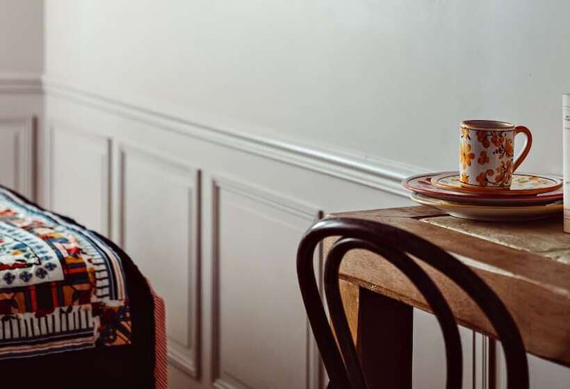 اتاق اجرایی, Maison Saintonge