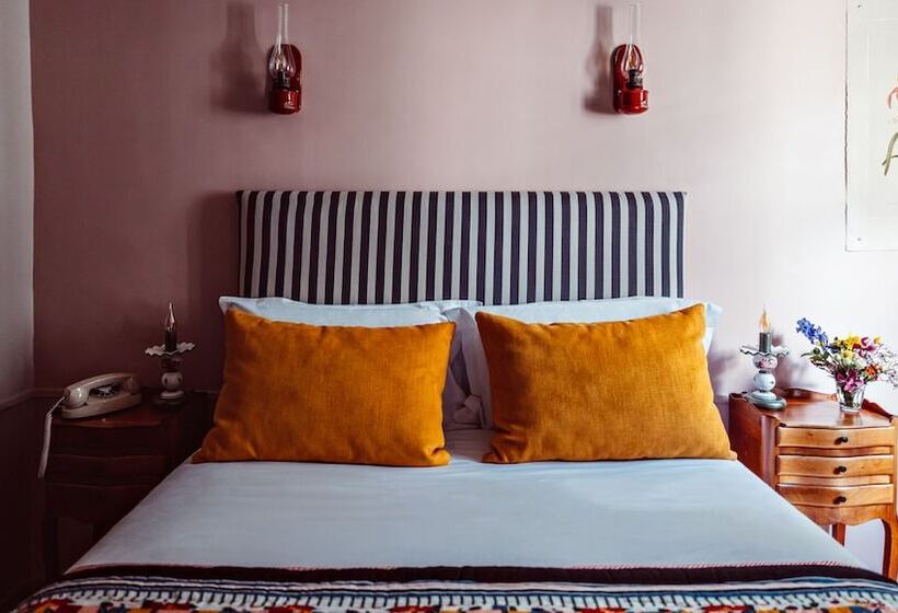 اتاق اجرایی, Maison Saintonge