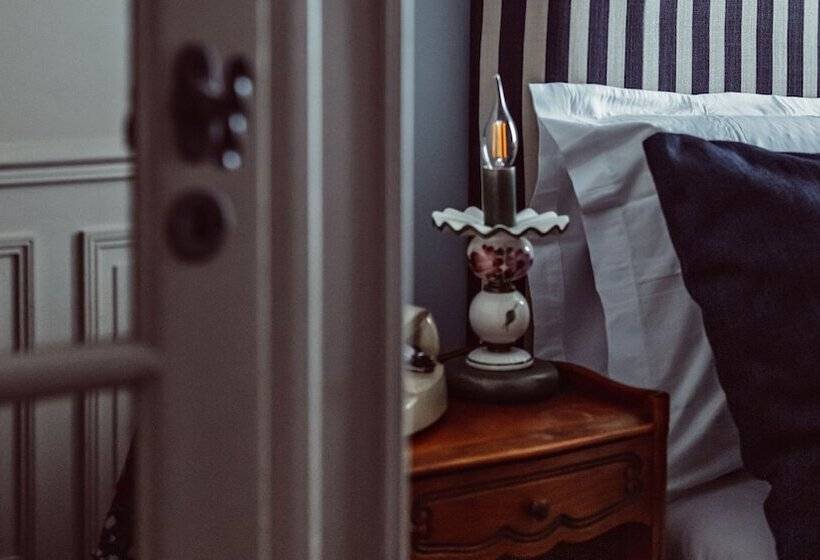 اتاق اجرایی, Maison Saintonge