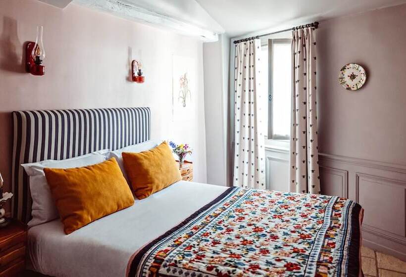 اتاق اجرایی, Maison Saintonge