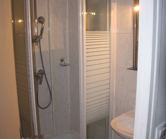 اتاق استاندارد یک نفره, Panam Hotel Paris Gambetta Place Gambetta Mairie Du 20 Emme