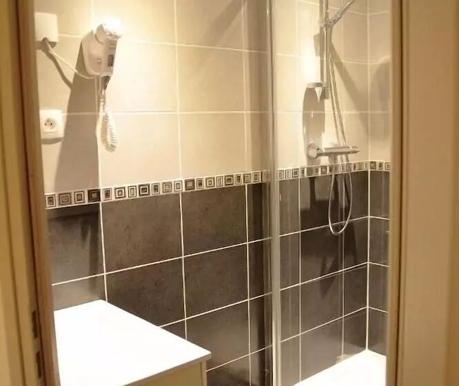 Standard Triple Room, Pourcheresse
