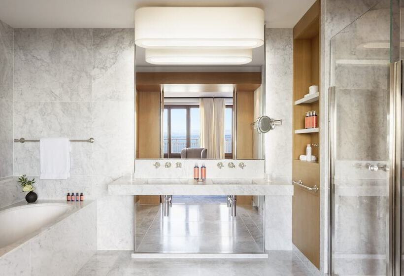 테라스 주니어 스위트, Royal