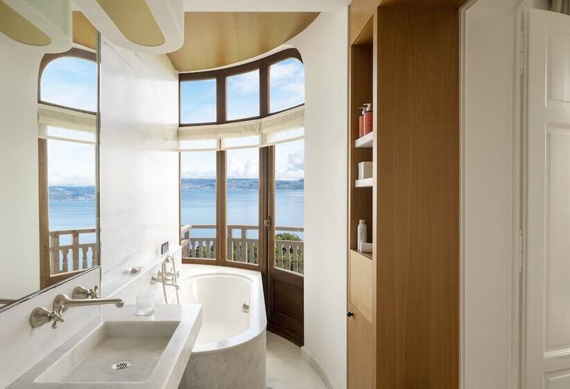 주니어 스위트, Royal