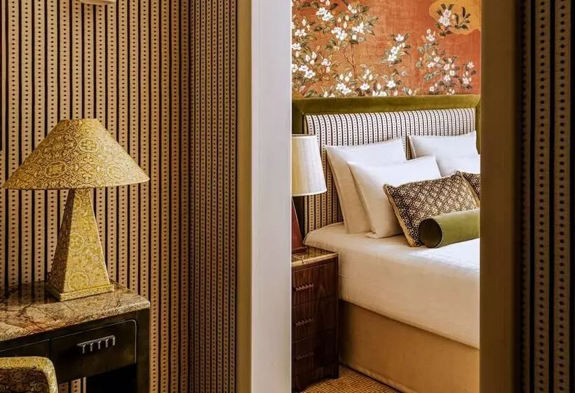 スタンダードルーム, Saint James Paris   Relais & Chateaux