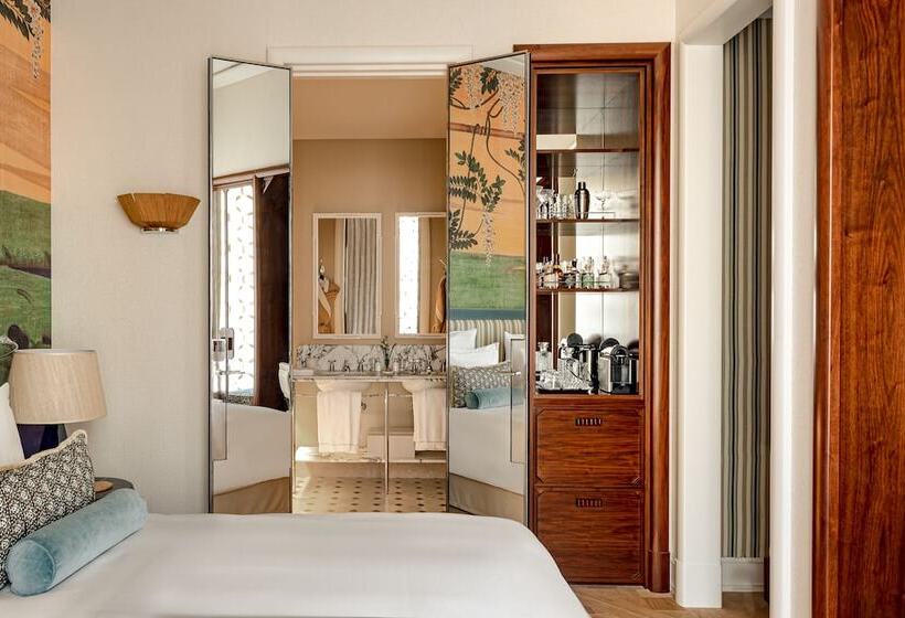 اتاق استاندارد, Saint James Paris   Relais & Chateaux