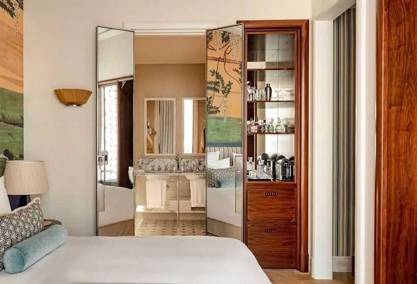 スタンダードルーム, Saint James Paris   Relais & Chateaux
