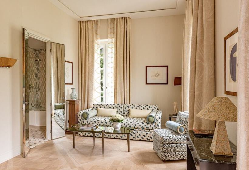 اتاق لوکس, Saint James Paris   Relais & Chateaux