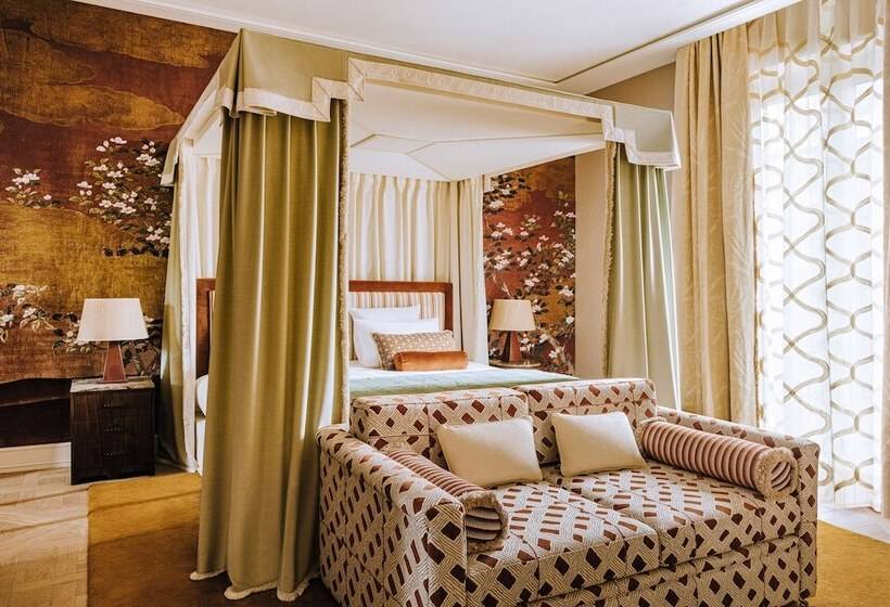 اتاق لوکس, Saint James Paris   Relais & Chateaux