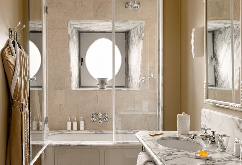 סוויטת ג'וניור, Saint James Paris   Relais & Chateaux