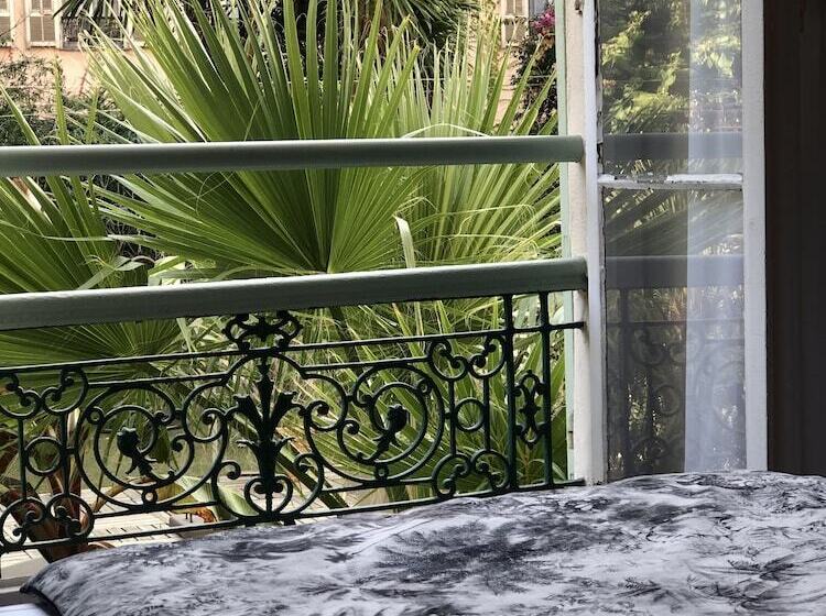 庭の見えるスタンダードトリプルルーム, Villa Victoria