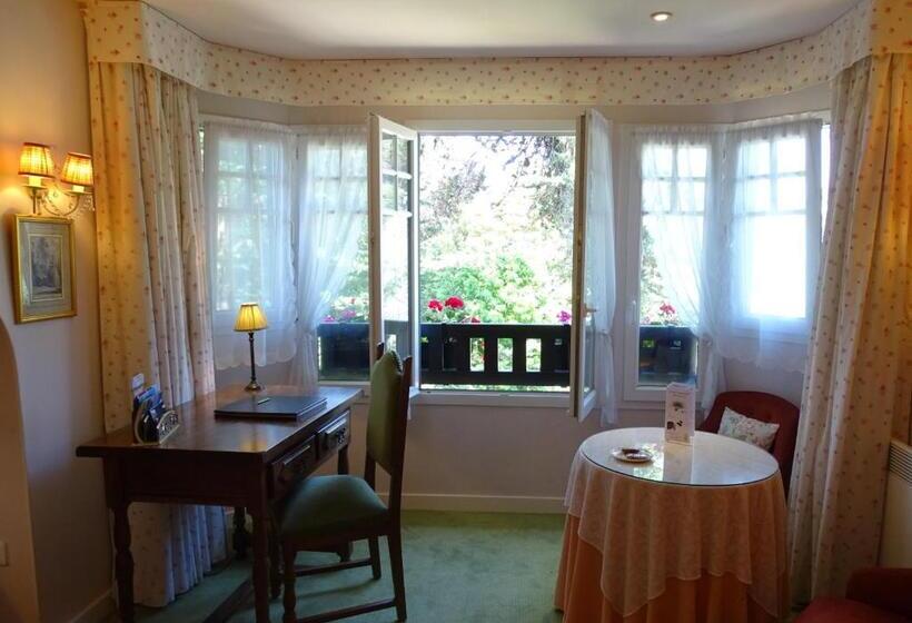 اتاق استاندارد سه تخته با چشمانداز باغ, Ti Al Lannec Hotel   Restaurant & Spa