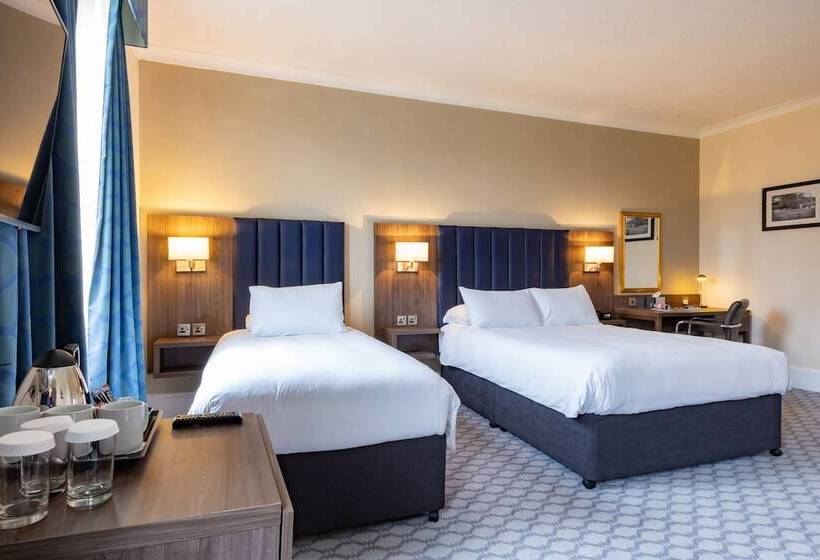 Семейный Номер, Avisford Park