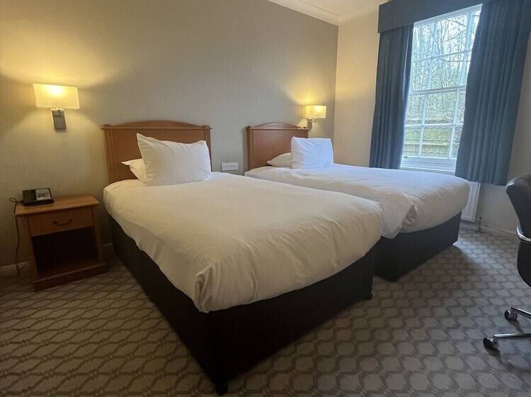 Номер Стандарт, Avisford Park