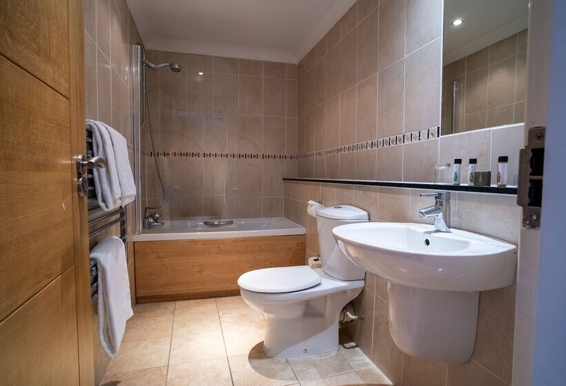 수피리어 룸, Balmer Lawn