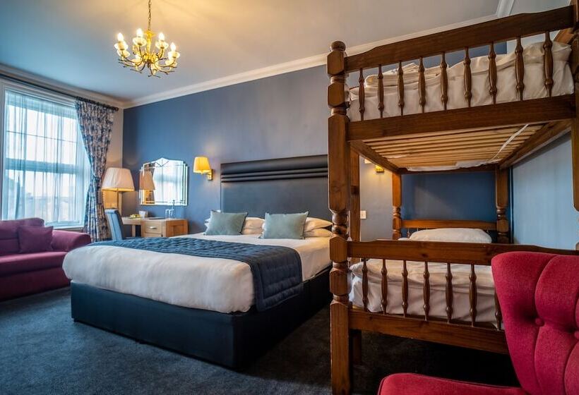 패밀리 룸, Balmer Lawn