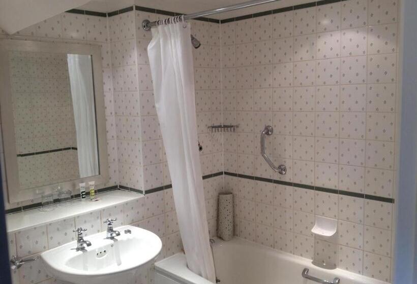 חדר קלאסי, Whately Hall