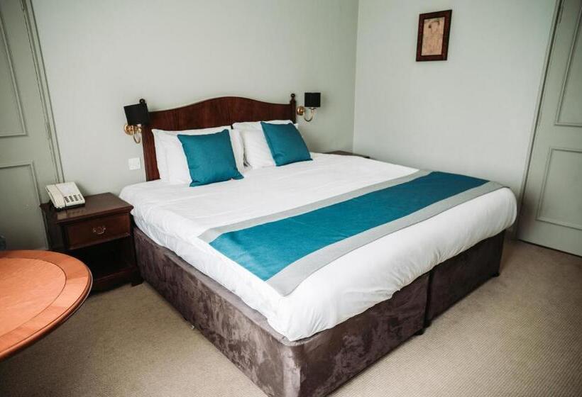 חדר קלאסי, Whately Hall