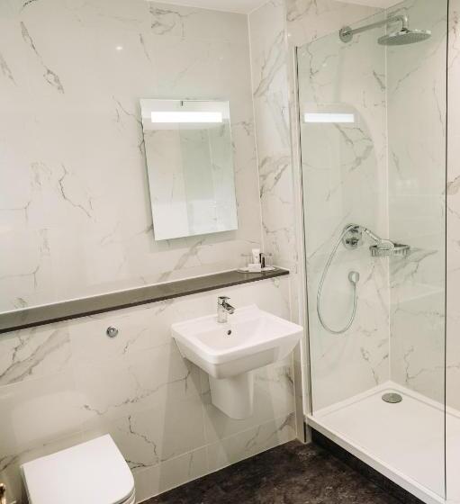 סוויטה, Whately Hall