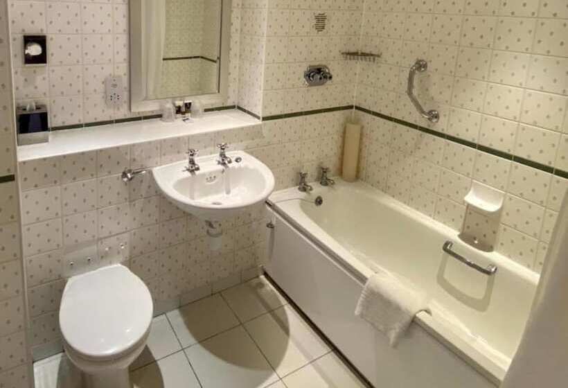 חדר יחיד קלאסי, Whately Hall