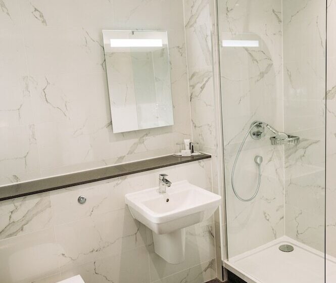 חדר דלוקס יחיד, Whately Hall