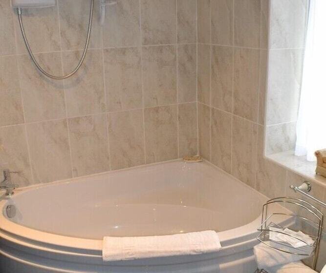 חדר סטנדרט, Brookside Hotel & Restaurant ,suitable For Solo Travelers, Couples, Families, Groups Education Trips