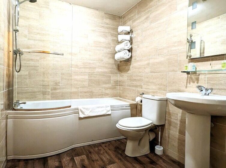 חדר משפחתי, Brookside Hotel & Restaurant ,suitable For Solo Travelers, Couples, Families, Groups Education Trips