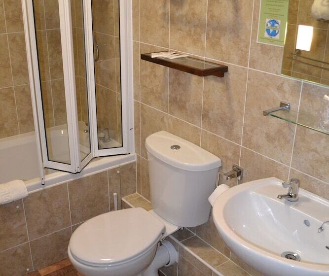 Семейный Номер, Brookside Hotel & Restaurant ,suitable For Solo Travelers, Couples, Families, Groups Education Trips