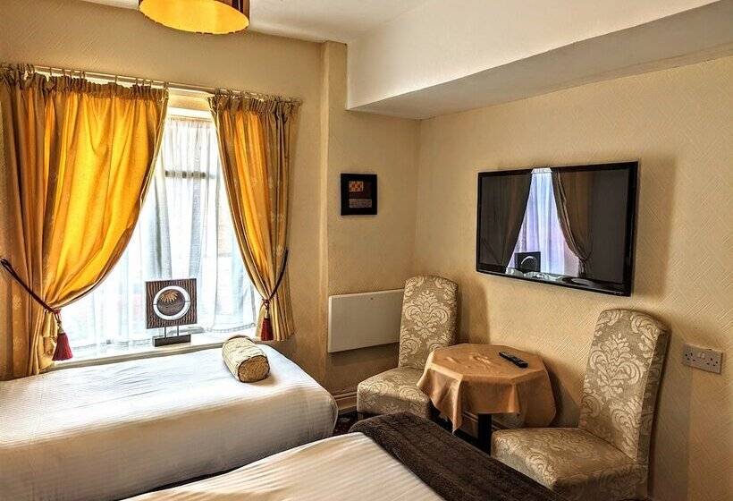 חדר משפחתי, Brookside Hotel & Restaurant ,suitable For Solo Travelers, Couples, Families, Groups Education Trips