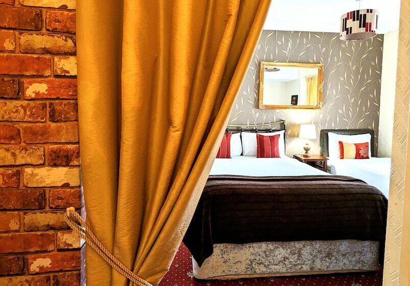 חדר משפחתי, Brookside Hotel & Restaurant ,suitable For Solo Travelers, Couples, Families, Groups Education Trips