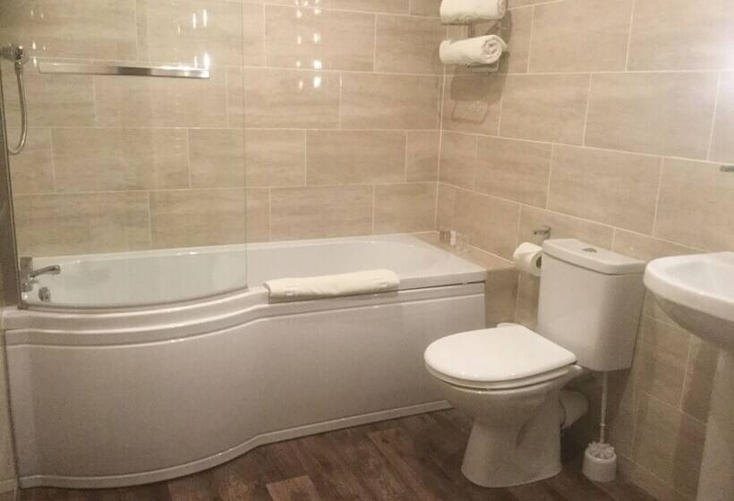 חדר משפחתי, Brookside Hotel & Restaurant ,suitable For Solo Travelers, Couples, Families, Groups Education Trips