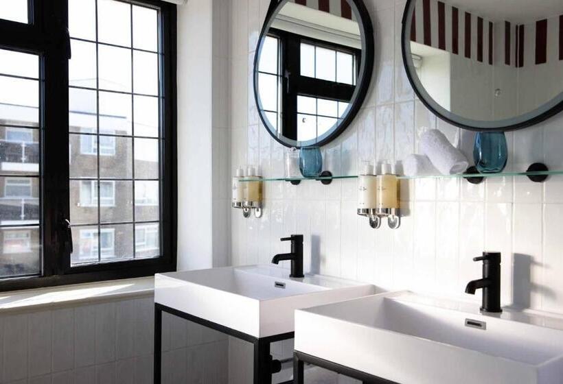 Люкс, The Relais Cooden Beach