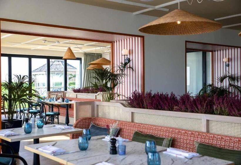 标准单人间, The Relais Cooden Beach