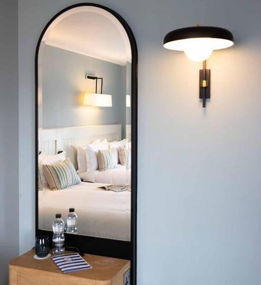 Семейный Номер, The Relais Cooden Beach