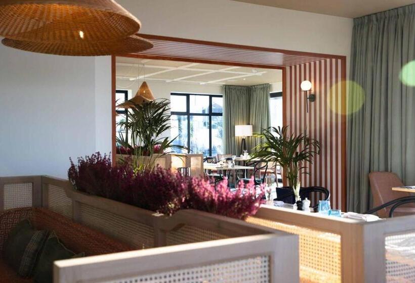 家庭间, The Relais Cooden Beach