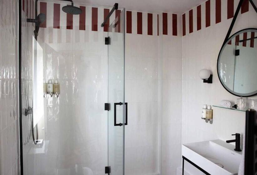 Номер Стандарт Кровать Кинг Адаптированный для Инвалидов, The Relais Cooden Beach