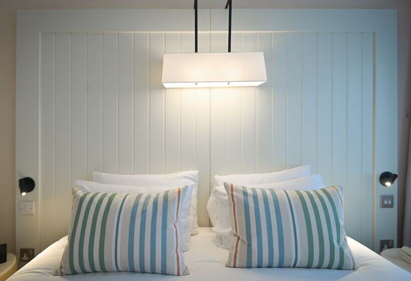 标准单人间, The Relais Cooden Beach