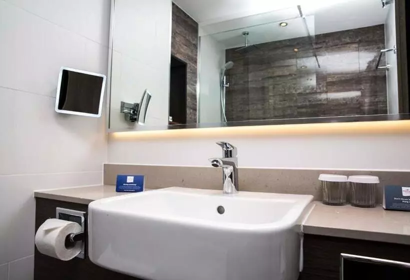 クラブルーム, Crowne Plaza Basingstoke, An Ihg