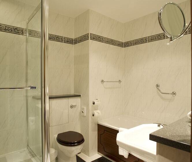 Номер Deluxe, Macdonald Norwood Hall