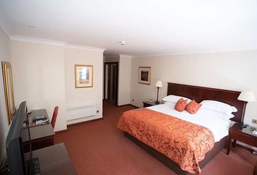 Номер Deluxe, Macdonald Norwood Hall