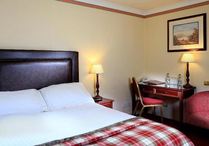 Классический Номер, Macdonald Norwood Hall