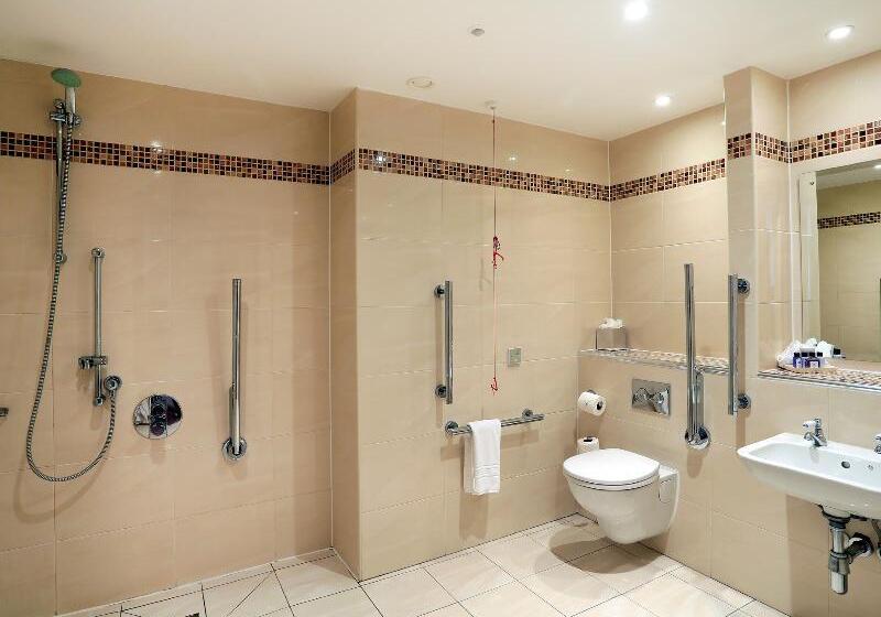 Классический Номер, Macdonald Norwood Hall