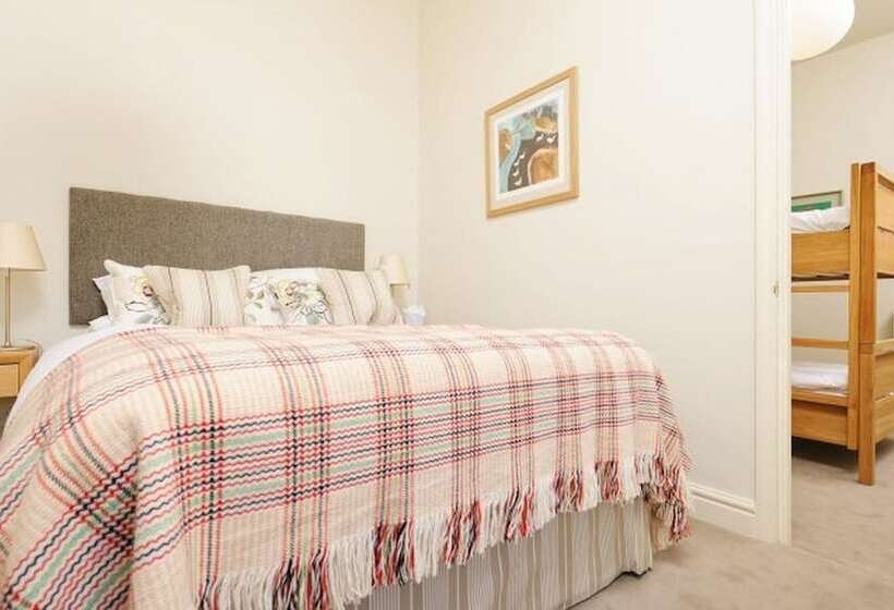 Семейный Номер, Polurrian On The Lizard