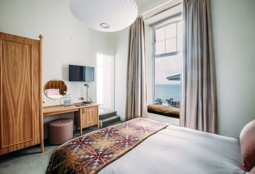 Номер Стандарт Вид на Море, Polurrian On The Lizard