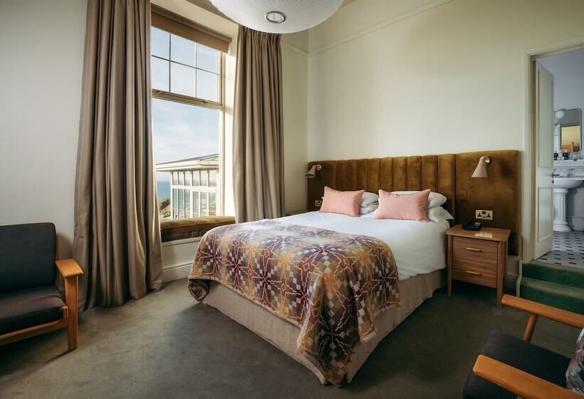 Номер Стандарт Вид на Море, Polurrian On The Lizard