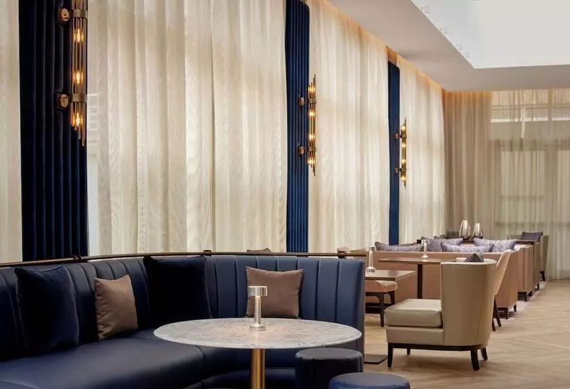 اتاق کلاب, Sheraton Grand Hotel & Spa