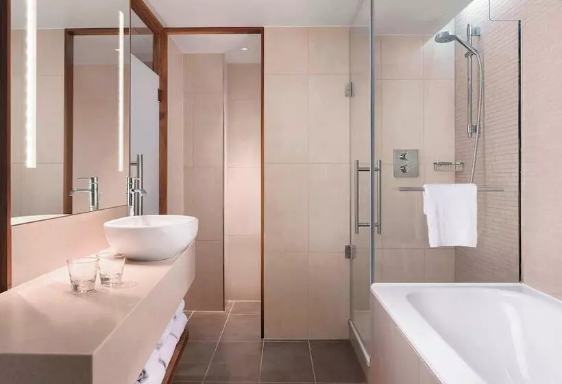 اتاق کلاب, Sheraton Grand Hotel & Spa